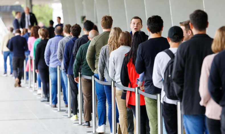 Чому в Канаді завжди великі черги